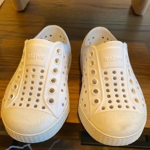 Native Jefferson shoes in Shell White